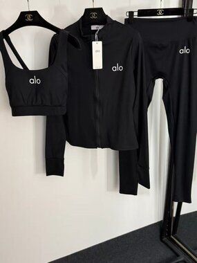Alo Yoga All Black Professional Workout Set, Size S